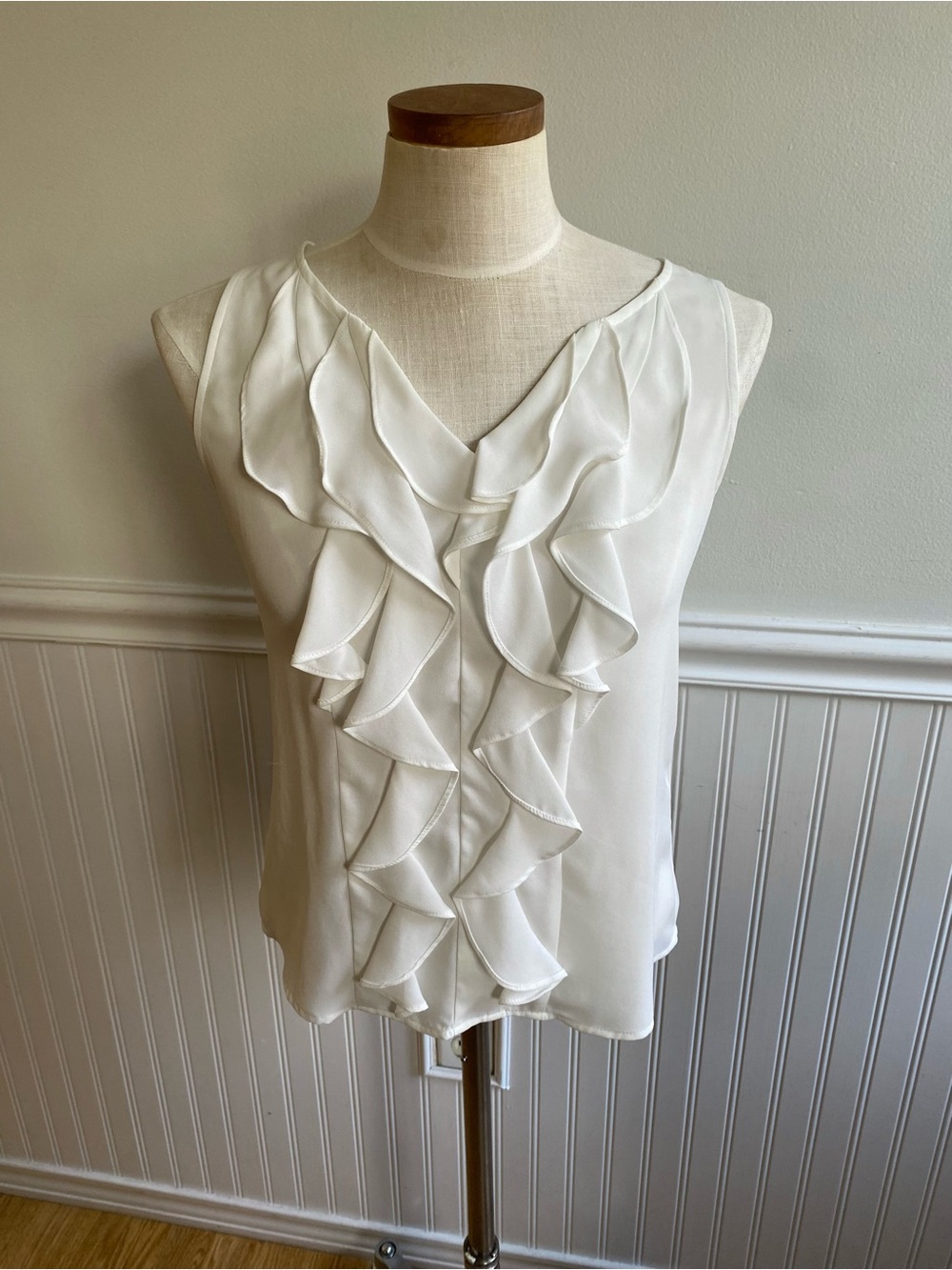 White House Black Market Ivory Ruffle V-Neck Sleeveless Blouse